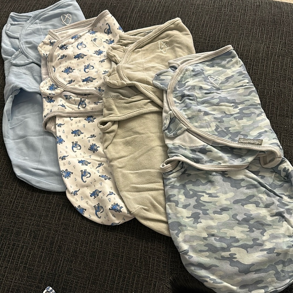 Bundle of 4 SwaddleMe swaddles SM